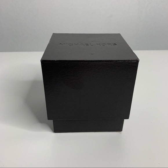 Michael Kors Skyler Rose Gold Watch - Picture 8 of 14